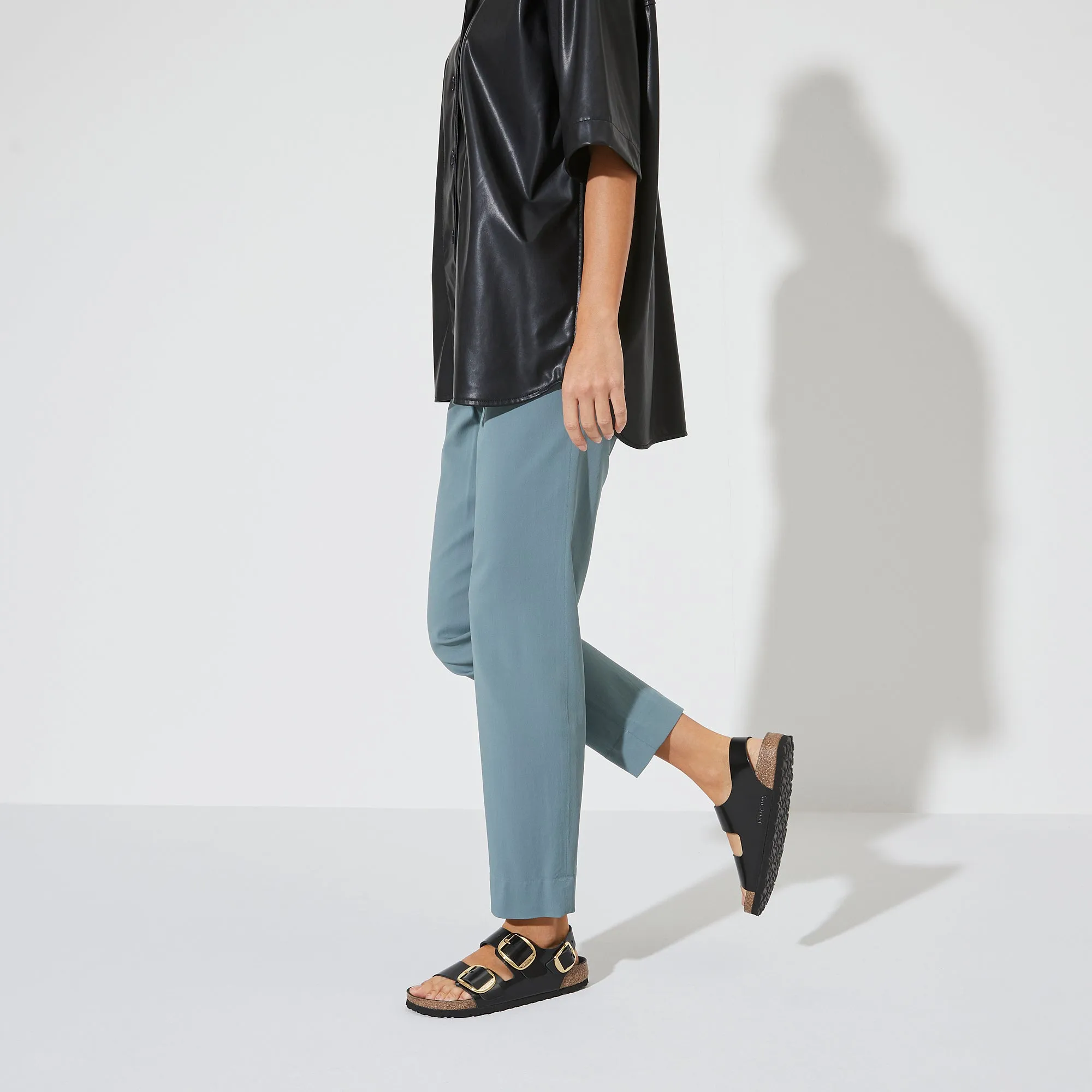 BIRKENSTOCK MILANO BIG BUCKLE NARROW FIT IN SHINE BLACK