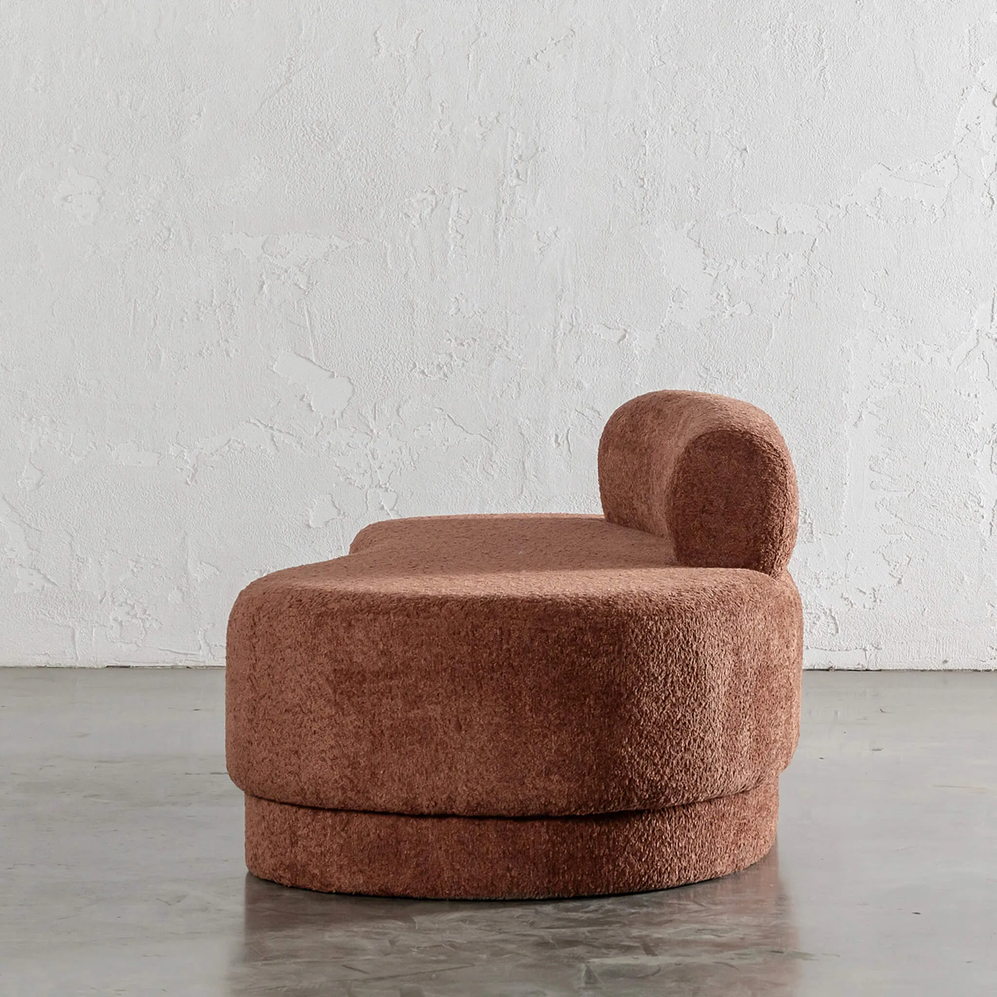 SEVILLA CURVE DAYBED  |  CARMEN RUST BOUCLE