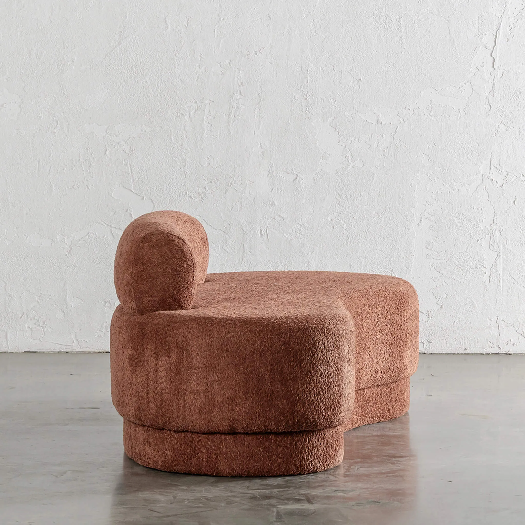 SEVILLA CURVE DAYBED  |  CARMEN RUST BOUCLE